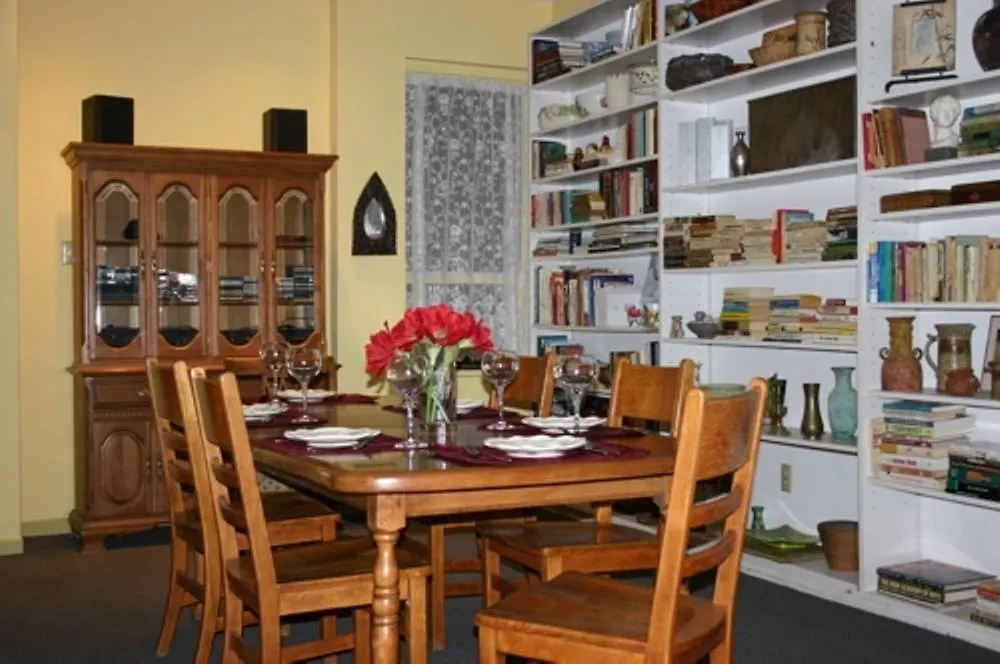 Alan Gardens Bed And Breakfast Toronto Canada