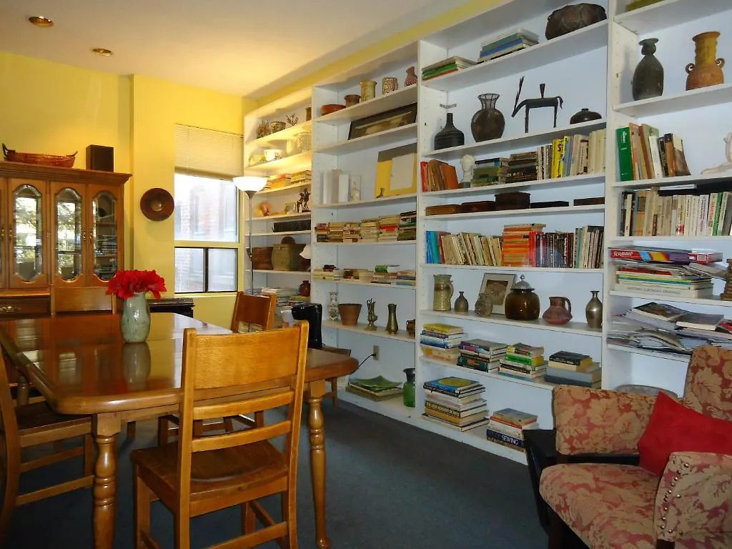 Alan Gardens Bed And Breakfast Toronto