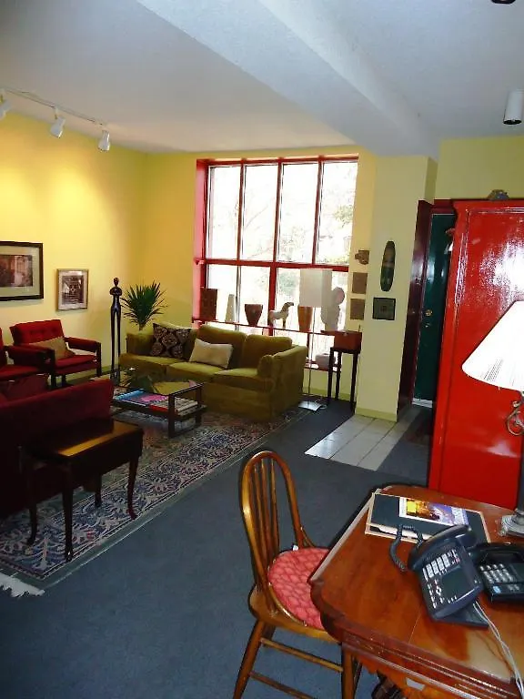 Alan Gardens Bed And Breakfast Toronto 2*,