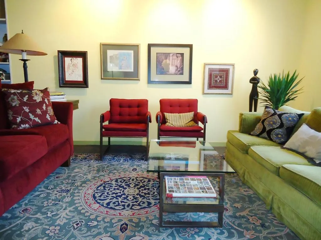 Hotel Alan Gardens Bed And Breakfast Toronto